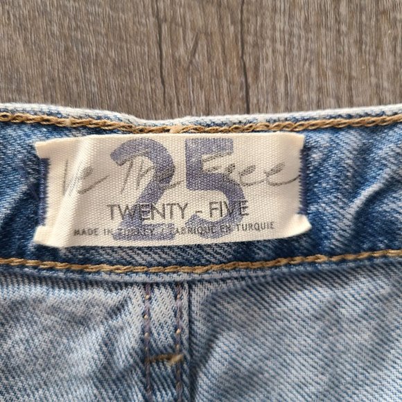 Free People We The Free Maggie Distressed Jean Shorts Women's Size 25 - Picture 3 of 9